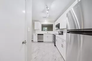 1317 Plantation Dr, Dickinson, TX 77539 - Photo 7