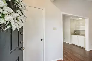 2001 Bering Dr, Houston, TX 77057 - Photo 3