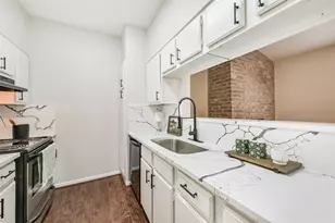 2001 Bering Dr, Houston, TX 77057 - Photo 7