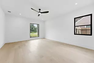 519 W 30th St, Houston, TX 77018 - Photo 21