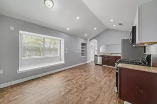 2015 Williamsburg Ct N, League City, TX 77573 - Photo 9