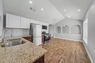 2015 Williamsburg Ct N, League City, TX 77573 - Photo 7