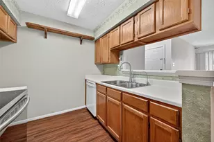 12550 Whittington Dr, Houston, TX 77077 - Photo 5