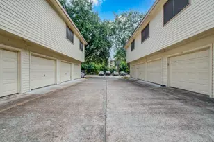 2425 Holly Hall St, Houston, TX 77054 - Photo 27
