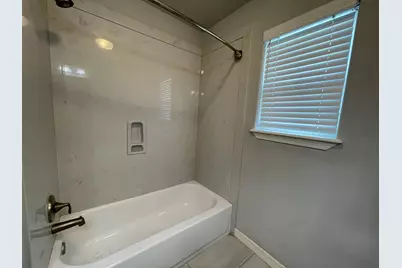 107 Freedom Drive, Clute, TX 77531 - Photo 9