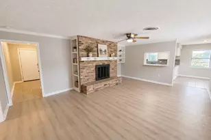 3040 Longwood Ln, Dickinson, TX 77539 - Photo 9