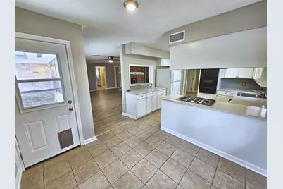 3040 Longwood Lane, Dickinson, TX 77539 - Photo 9