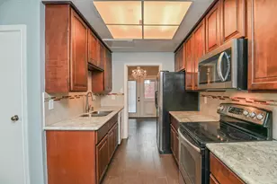 7447 Cambridge St, Houston, TX 77054 - Photo 5