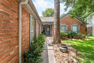 99 S Village Knoll Cir, The Woodlands, TX 77381 - Photo 7