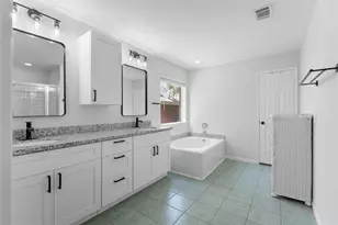 99 S Village Knoll Cir, The Woodlands, TX 77381 - Photo 27