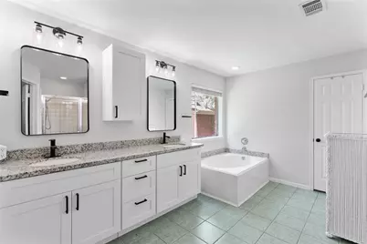 99 S Village Knoll Circle, The Woodlands, TX 77381 - Photo 27