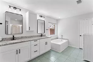 99 S Village Knoll Cir, The Woodlands, TX 77381 - Photo 27