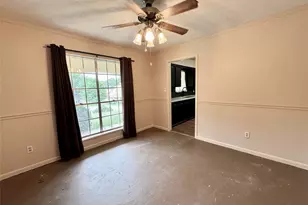 1221 Greenbriar Dr, Huntsville, TX 77340 - Photo 5