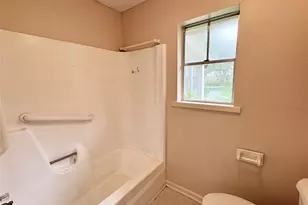 1221 Greenbriar Dr, Huntsville, TX 77340 - Photo 17