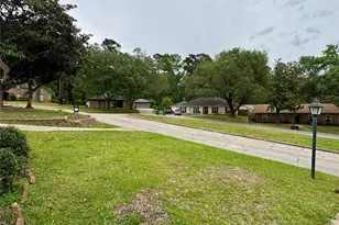 1221 Greenbriar Dr, Huntsville, TX 77340 - Photo 3