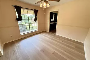 1221 Greenbriar Dr, Huntsville, TX 77340 - Photo 5