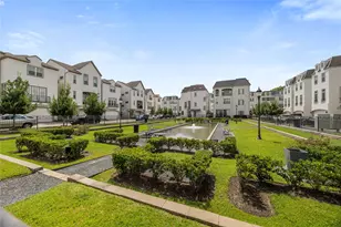 11107 Savannah Oaks Ln, Houston, TX 77043 - Photo 45