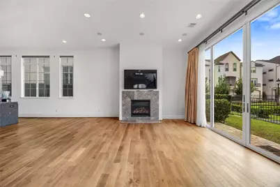 11107 Savannah Oaks Lane, Houston, TX 77043 - Photo 9