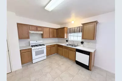 9221 Desirable Drive, La Porte, TX 77571 - Photo 3