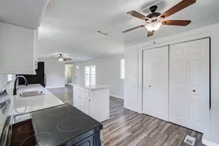 13419 Commander Cir, Willis, TX 77318 - Photo 7