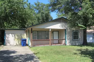 1310 16th St, Huntsville, TX 77340 - Photo 1