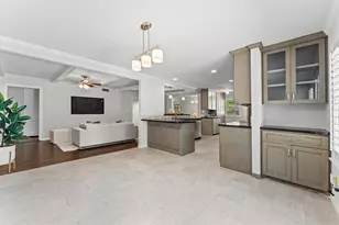 4630 Creekbend Dr, Houston, TX 77035 - Photo 7