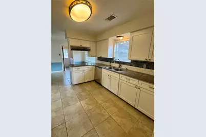 426 Shadow Creek Drive, El Lago, TX 77586 - Photo 5