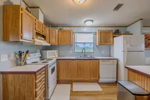 958 Wightman St, Matagorda, TX 77414 - Photo 11