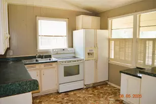 242 Lamenda Ave, Livingston, TX 77351 - Photo 9