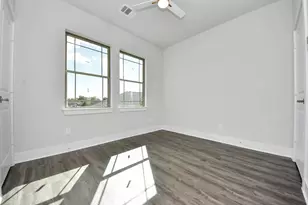 1110 E Main St, La Porte, TX 77571 - Photo 25