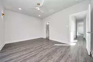 1110 E Main St, La Porte, TX 77571 - Photo 35