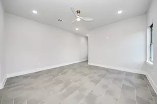 1110 E Main St, La Porte, TX 77571 - Photo 9