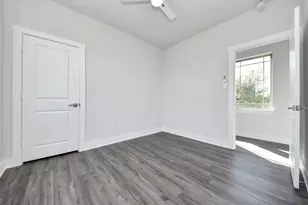 1110 E Main St, La Porte, TX 77571 - Photo 29