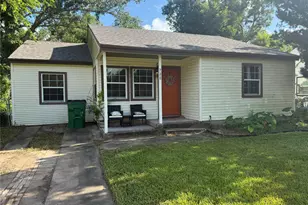 725 Kyle St, Angleton, TX 77515 - Photo 1