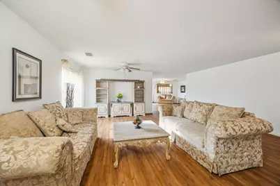 4710 Meadowthorn Court, Friendswood, TX 77546 - Photo 9