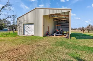1348 Gifford Rd, Angleton, TX 77515 - Photo 3