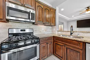 504 Lexington Ave, Clute, TX 77531 - Photo 9