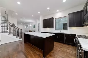 1917 W 15th St, Houston, TX 77008 - Photo 7