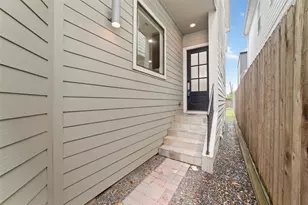 1917 W 15th St, Houston, TX 77008 - Photo 3