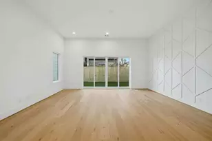 1322 Lawrence St, Houston, TX 77008 - Photo 3