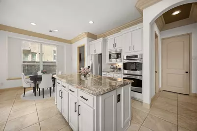 27 Tioga Place, The Woodlands, TX 77375 - Photo 9