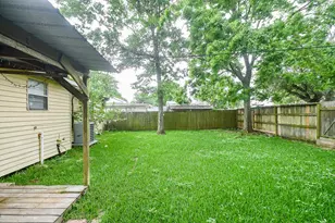 225 17th Ave N, Texas City, TX 77590 - Photo 23