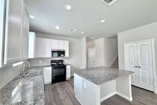 303 Black Bear Dr, Huntsville, TX 77320 - Photo 7