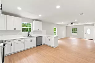 8414 Schiro Rd, Hitchcock, TX 77563 - Photo 13