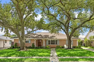 6735 Lindyann Ln, Houston, TX 77008 - Photo 1