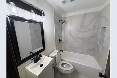 3915 Heatherbrook Drive, Houston, TX 77045 - Photo 9
