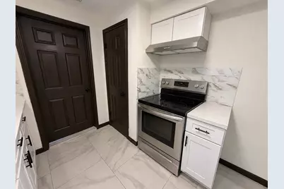 3915 Heatherbrook Drive, Houston, TX 77045 - Photo 11