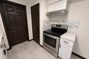 3915 Heatherbrook Dr, Houston, TX 77045 - Photo 11
