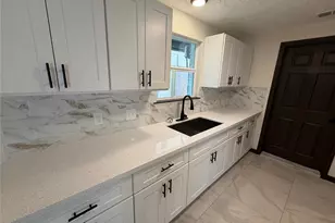 3915 Heatherbrook Dr, Houston, TX 77045 - Photo 9