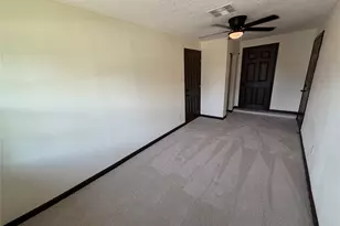 3915 Heatherbrook Dr, Houston, TX 77045 - Photo 15